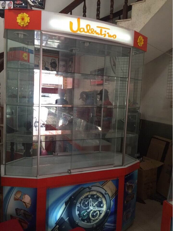 Thanh lý tủ kính trưng bài mỹ phẩm & trang sức